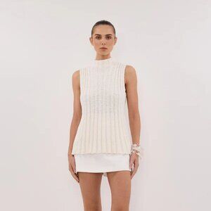 NWT DISSH VERO KNIT TOP